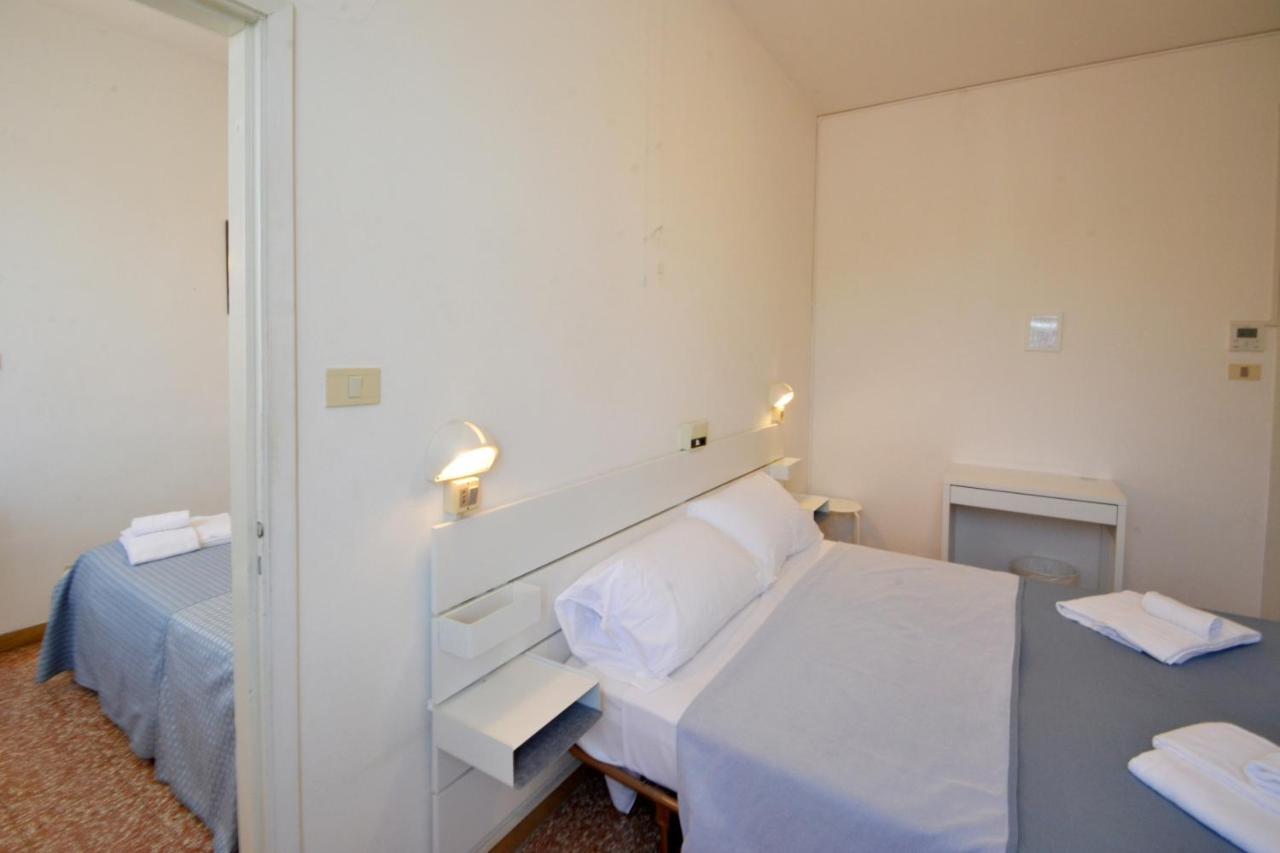Hotel Maddalena Marina di Ravenna Exteriör bild